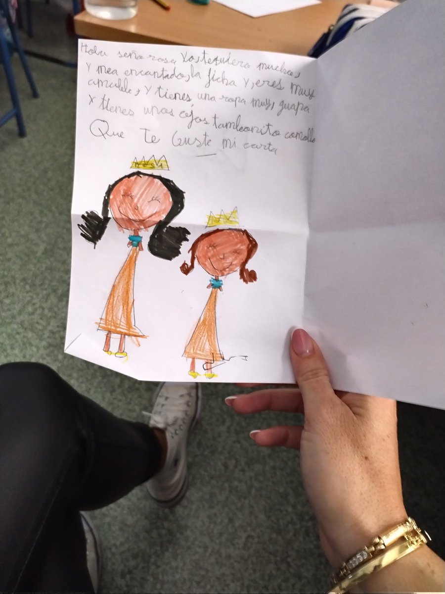 rosamolmos's tweet photo. Así la vuelta se hace más amena 😍💚👩🏽‍🏫 https://t.co/qAZxt5m8BK