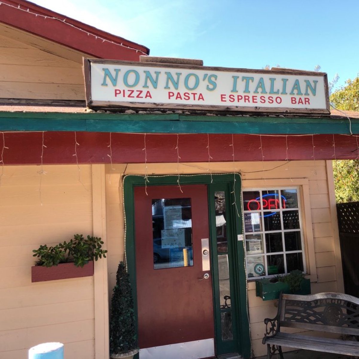 NonnosItalian's tweet photo. With the way we treat our guests, you’d think we wrote the book on customer service. Drop in to be treated to a true Nonno's Italian experience. https://t.co/4YLHLT40FN