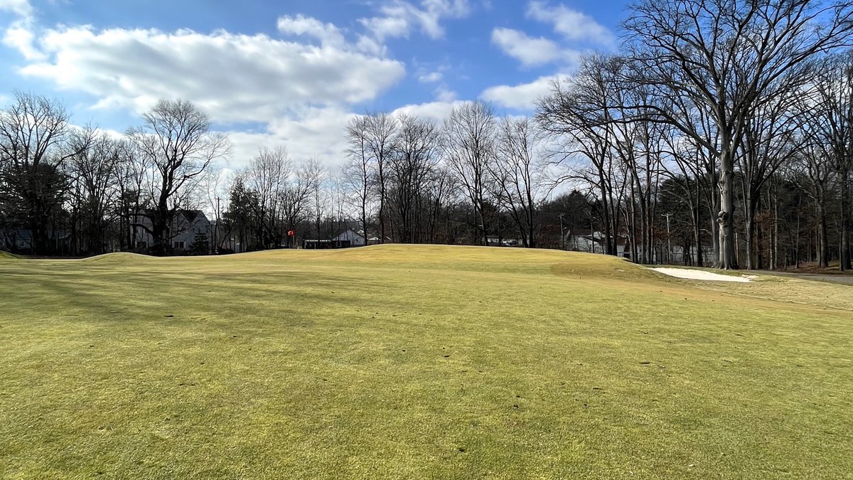 Deal of the DelVal: played <a href="/JeffersonGolfPA/">Jeffersonville GC</a> for $20 yesterday. Course in great shape for wintertime. Temp routing w/ clubhouse/etc construction going on. This place keeps getting better <a href="/RShillingII/">Rich Shilling</a>. Well done, Rich!

Hole-by-hole tour:

www80.homepage.villanova.edu/joseph.bausch/…

Current No.9: