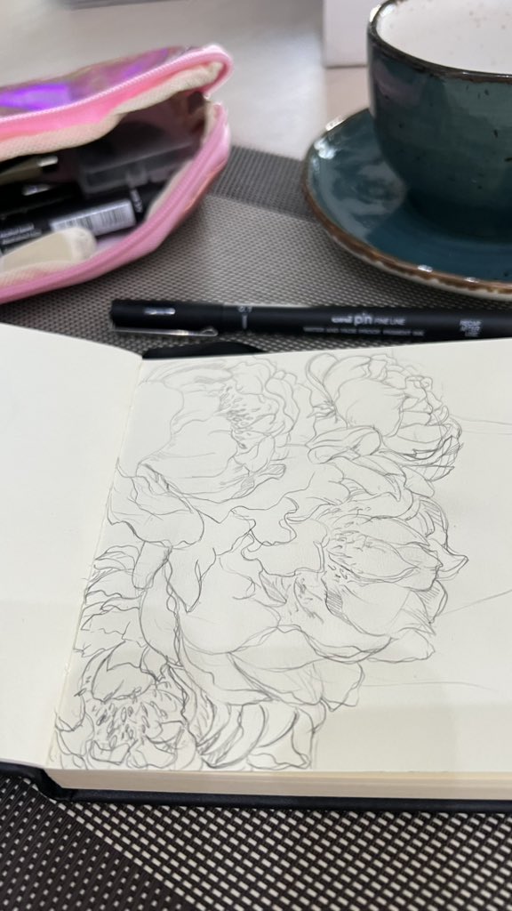 I bought myself a little sketchbook to take with me everywhere and make sketches for my soul😊
#art #sketch #NFTartists