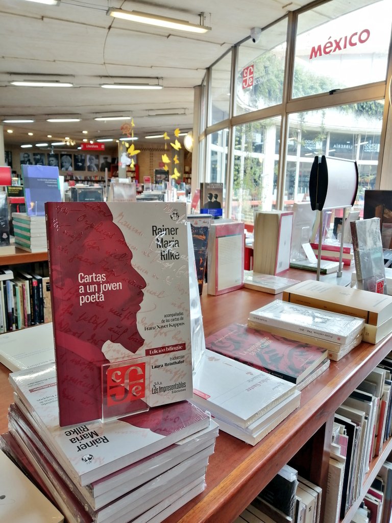 LosImprentables's tweet photo. Rilke está esperando por ustedes en la Librería México del @FCEColombia en el Centro Cultural Gabriel Márquez. ¡No lo dejen plantado!
.
.
.
#Rilke #librorecomendado #CartasaUnJovenPoeta  #Kappus #obraepistolar https://t.co/tjYK9uB1Rx