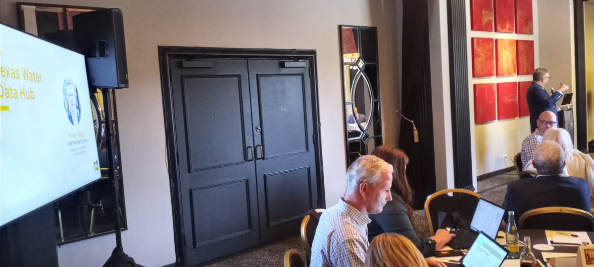 Robert Mace from the <a href="/MeadowsC4Water/">The Meadows Center</a>  of the Gulf presenting Enivronmental Data and Modeling Catalog to the <a href="/Ten_Across/">Ten Across</a> Water Workshop.