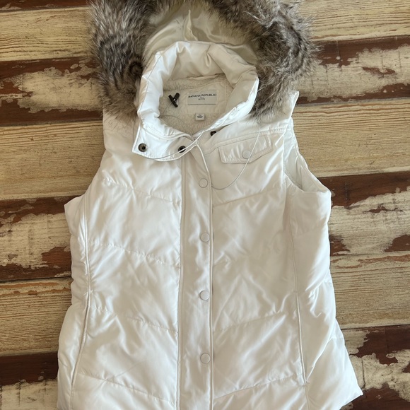 WickedJaded's tweet photo. So good I had to share! Check out all the items I'm loving on @Poshmarkapp from @eazybrizeydealz #poshmark #fashion #style #shopmycloset #bananarepublic #lanebryant #ronjon: https://t.co/JvjgtcRnKw https://t.co/rZ4Zs9HtUN
