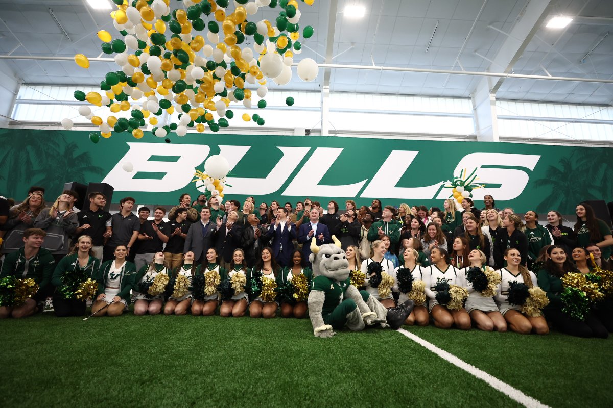 USFAthletics's tweet photo. Building facilities and the next generation of Bulls Nation!
#HornsUpπ€ | #USFIPF https://t.co/Q9MvoLWQjt
