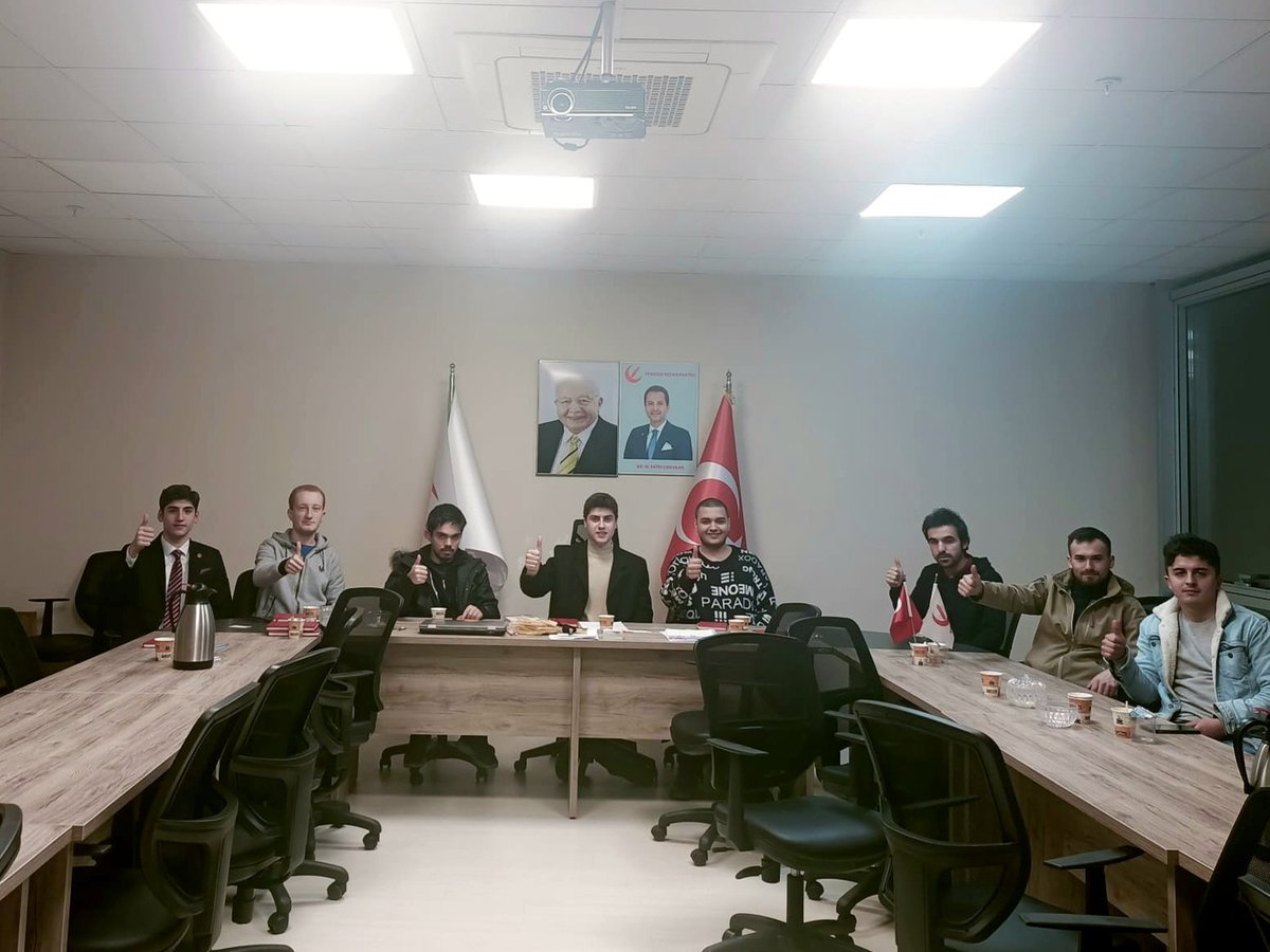 #Başakşehir Gençlik Kolları olarak haftalık olağan toplantımızı, İlçe Gençlik Kolları Başkanımız Musa Gül riyasetinde gerçekleştirdik. Toplantıda alınan kararlar hayırlara vesile olsun.

 #yenidenrefahpartisi #yenidenrefahgençlik #YenidenRefah #YenidenErbakan #erbakan