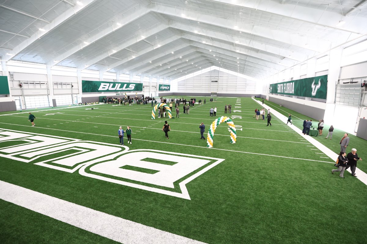 USFAthletics's tweet photo. Building facilities and the next generation of Bulls Nation!
#HornsUpπ€ | #USFIPF https://t.co/Q9MvoLWQjt