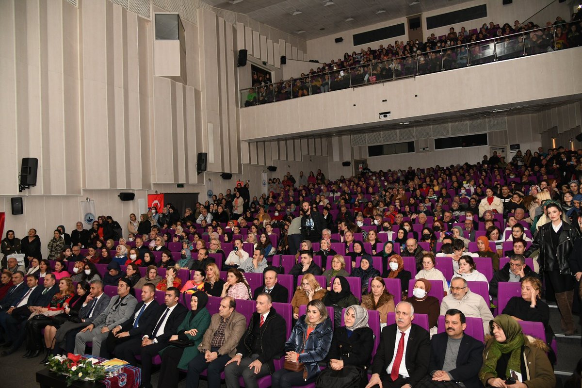 hbfettahoglu's tweet photo. Ortahisar Halk Eğitimi Merkezimiz tarafından sunulan "Şarkılar Bizi Söyler Biz de Şarkı Söyleriz" adlı Türk sanat müziği konserine katıldık. Birbirinden değerli sazların ve seslerin sahne aldığı bu muazzam gecede emeği geçenleri, gönülden kutluyorum.

@tcmeb https://t.co/FWpB1FSrgl