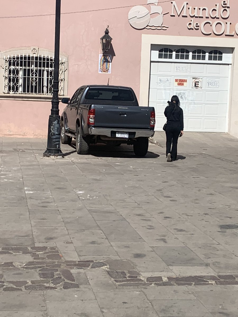 juan_1975's tweet photo. @DMSPDGO @josejoseantonio plaza q a las vivoras primer día y ya hacen de las sillas https://t.co/eYTtEHf9wu