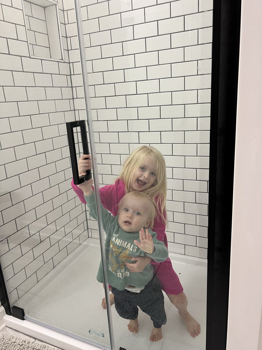 sarahfranz_ugc's tweet image. Mom hack for when you’re trying to get ready in the morning… 😅 

j/k… but check out our new shower that my husband just finished! Just in time for shampoo content that I’ll be filming! 🧴🚿 #newshower #momhack #ContentCreator #ugcmomcreator #momcreator #momugc #ugccommunity