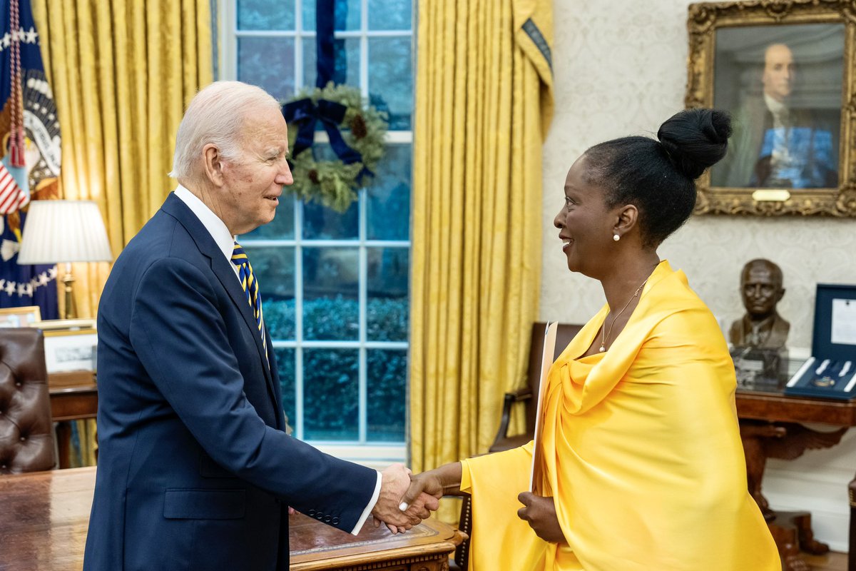 RobieKakonge_'s tweet image. Recently, I had the honor of presenting my credentials to @POTUS as the Ambassador Extraordinary & Plenipotentiary of The Republic of Uganda to Washington D.C.
I look forward to serving @GovUganda & enhancing 🇺🇬's 60-year-long relationship with 🇺🇸
@UgaEmbaWashDC @USAmbUganda