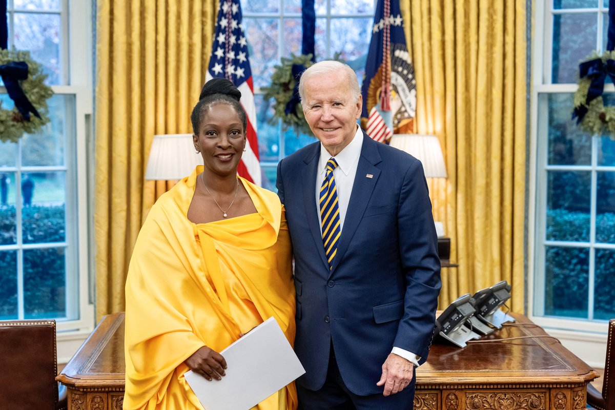 RobieKakonge_'s tweet image. Recently, I had the honor of presenting my credentials to @POTUS as the Ambassador Extraordinary & Plenipotentiary of The Republic of Uganda to Washington D.C.
I look forward to serving @GovUganda & enhancing 🇺🇬's 60-year-long relationship with 🇺🇸
@UgaEmbaWashDC @USAmbUganda