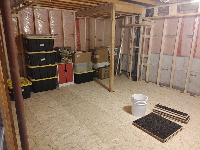 No existing interior walls? 👉🏼 Install your DRICORE Subfloor first with 1" of space from the foundation wall, then build your framed wall on top!

Have existing interior walls? 👉🏼 Install your subfloor with 1/4" of space between the edge of the panel and the wall!

PC: UBILD