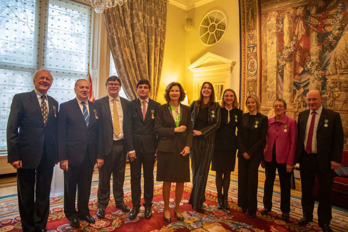 CharlesCOUEDIC's tweet photo. Ce matin j’ai eu l’honneur de recevoir la croix d’officier de l’ordre du Mérite Agricole des mains de Mme @AmbDuchene, ambassadrice @FranceintheUK. 

Celle-ci m’a été attribuée par @J_Denormandie alors ministre @Agri_Gouv sur proposition de @MinColonna alors ambassadrice. https://t.co/4YR6FqLsOB