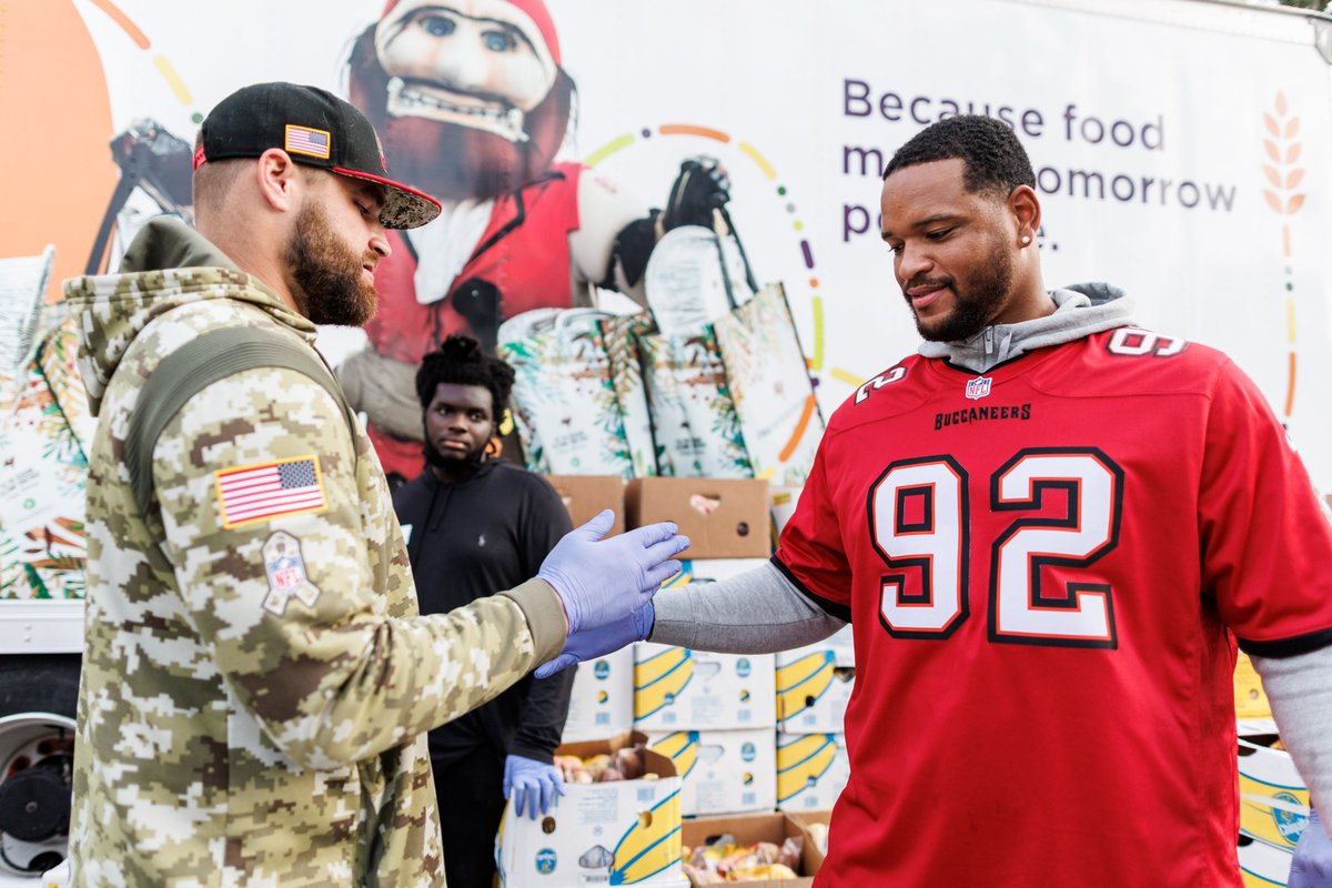 🚨 RT this to vote for <a href="/WILL_GHOLSTON2/">Will Gholston</a> for the #WPMOYChallenge 🚨

Today your vote earns DOUBLE✌️and counts towards Will's campaign to earn 25k to donate to a charity of his choice!