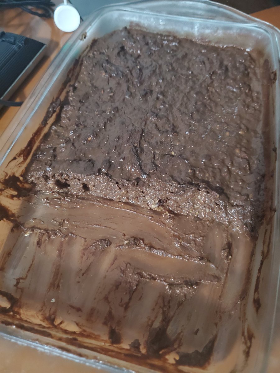 cerezadorada_41's tweet photo. Hice un postre con 4 bananas, 50gr de cacao y 70gr de avena, y eso lo que quedó fue nene.
😎 ya llevo media bandeja, menos mal no tiene azúcar. 😆 https://t.co/x9hZqrJZ8J