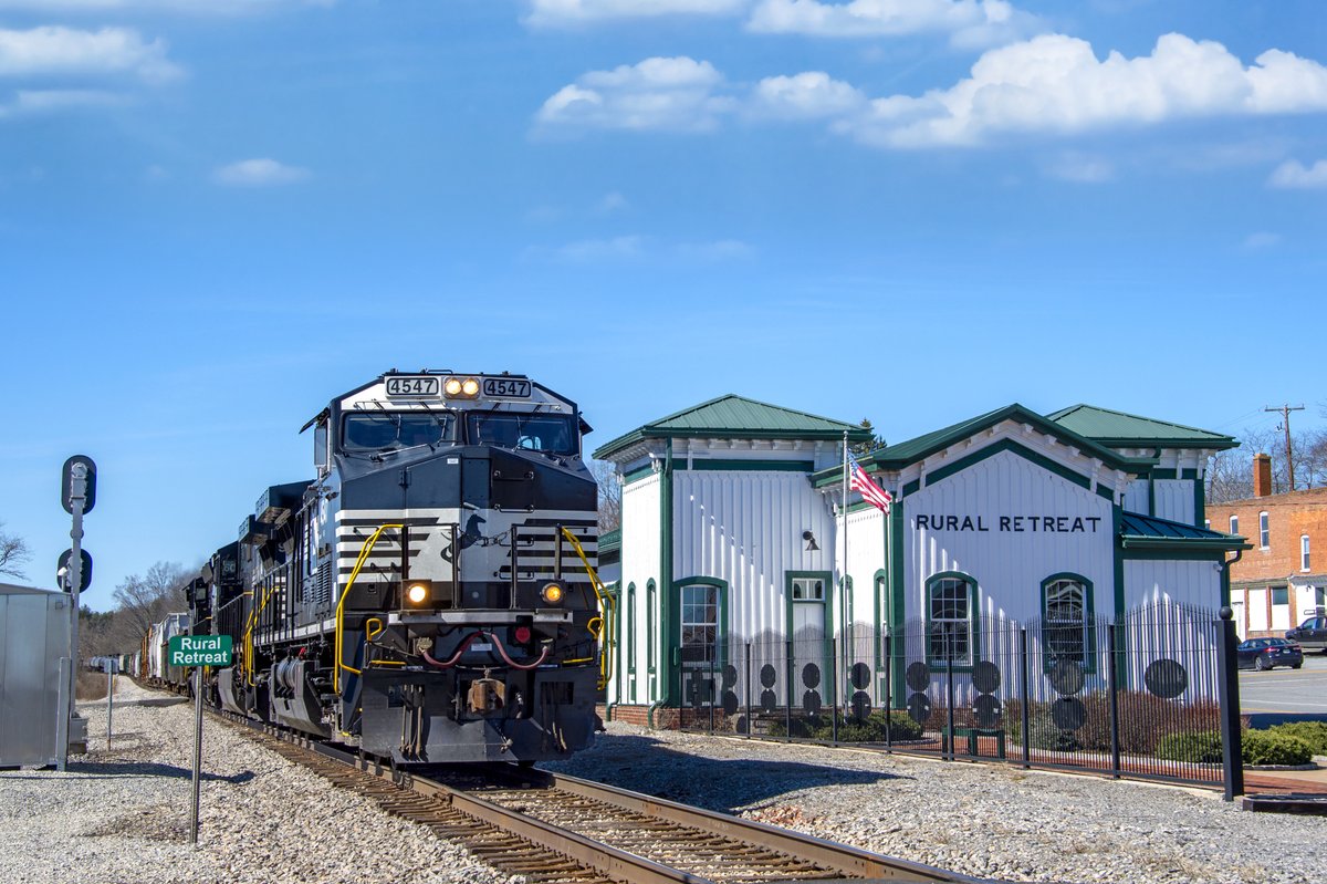norfolk-southern-on-twitter-it-s-back-twelve-ns-railroaders-captured