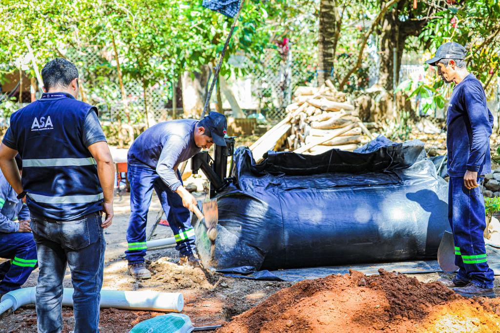 AutoridadAguaSV's tweet photo. ✅Cada día son más los beneficiados con nuestros proyectos de innovación basados en naturaleza.
#Biotoilet #biodigestor #biofertilizante #biococina
💡🌱🇸🇻 https://t.co/7mCF7BvFmn
