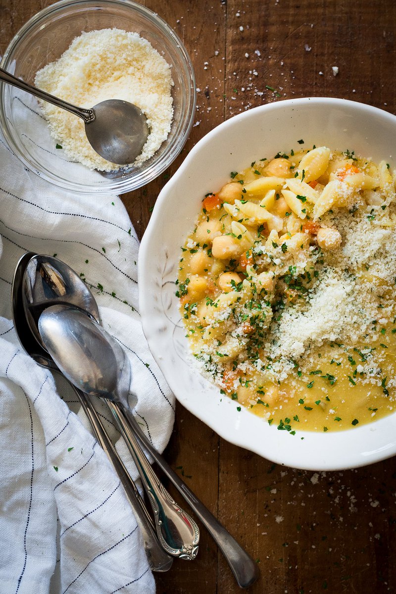 Para hoy algo rico y calentito.

contigoenlaplaya.com/2023/01/sopa-i…