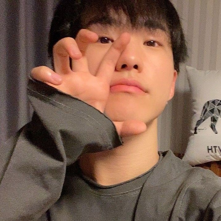 kpopachillean's tweet photo. A little thread of Hoshi (seventeen) and Lee Soohyuk (actor) interactions 💗 https://t.co/SFYtrP8ktp