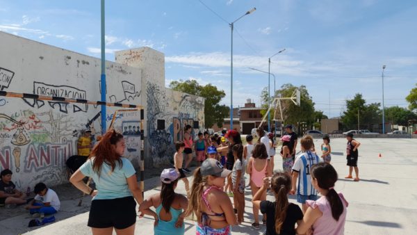Beel_rolon's tweet photo. 🧒🏻👧🏻👦🏼Comenzaron las Colonias de Vacaciones de Verano 2023.

👉🏻Las actividades se extenderán hasta el 3 de febrero en trece puntos de la ciudad. 

➕Info https://t.co/0xw5RH92yf

#TenésVerano 
#TenésVacaciones
#TenésTrelew https://t.co/7r9cag36Qa