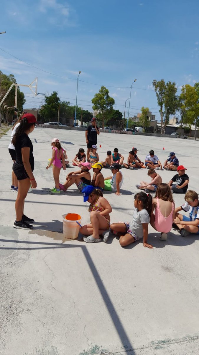 Beel_rolon's tweet photo. 🧒🏻👧🏻👦🏼Comenzaron las Colonias de Vacaciones de Verano 2023.

👉🏻Las actividades se extenderán hasta el 3 de febrero en trece puntos de la ciudad. 

➕Info https://t.co/0xw5RH92yf

#TenésVerano 
#TenésVacaciones
#TenésTrelew https://t.co/7r9cag36Qa