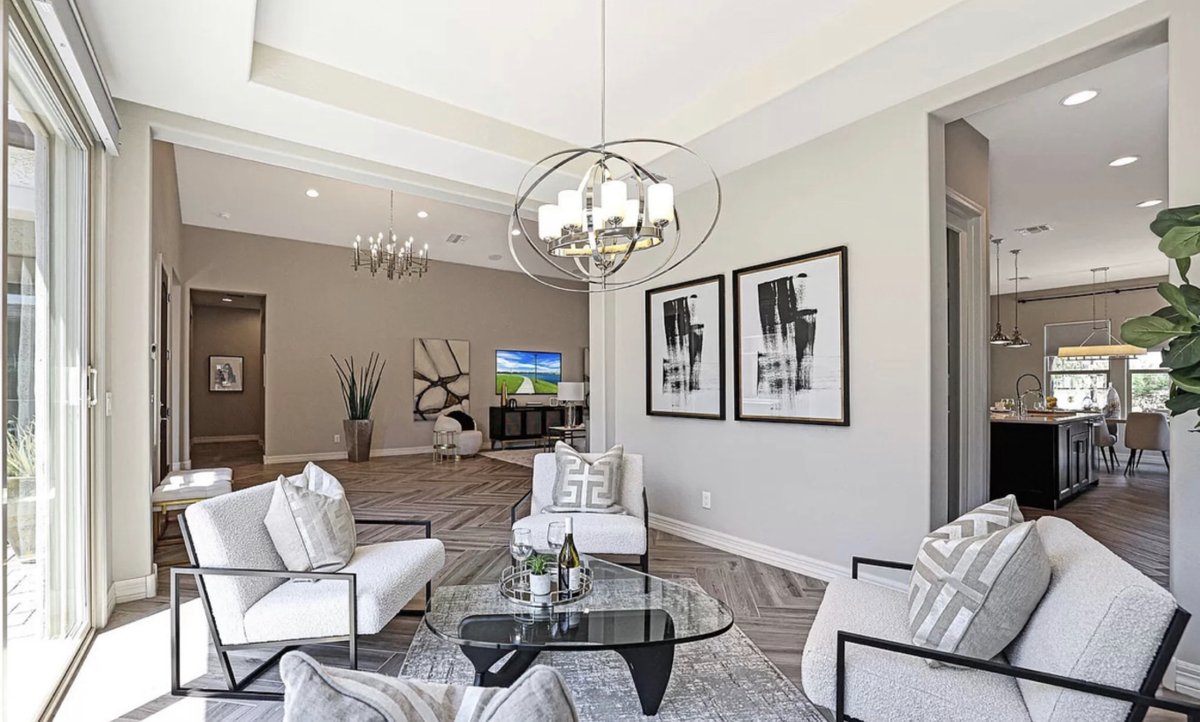 iSearchDecor's tweet photo. Professional home staging turns an empty room into a dream home, a place your buyer instantly loves and wishes to be a part of! Ask us any questions on staging and find out all your staging options! (480) 241.1897 https://t.co/ISBXXU4huD