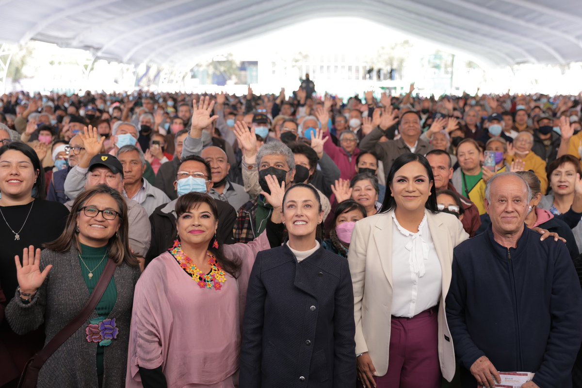 Claudiashein's tweet photo. Hoy junto a @A_MontielR y @ClaraBrugadaM entregamos en Iztapalapa 2 mil Tarjetas del Bienestar de la Pensión para Adultos Mayores. Un derecho que representa el Humanismo Mexicano del Presidente @lopezobrador_ . https://t.co/1qukRrqjn6