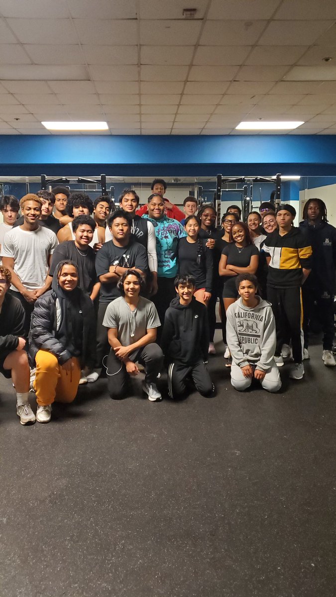 Wolfpack_Track's tweet photo. Melisa Toilolo back home on the break from @UCR_trackfield to talk to the throwers, coaches, and teachers about that college life.
#WeMissUMelisa
#BangOut
#ThrowSquad https://t.co/c5e7P8D7rv