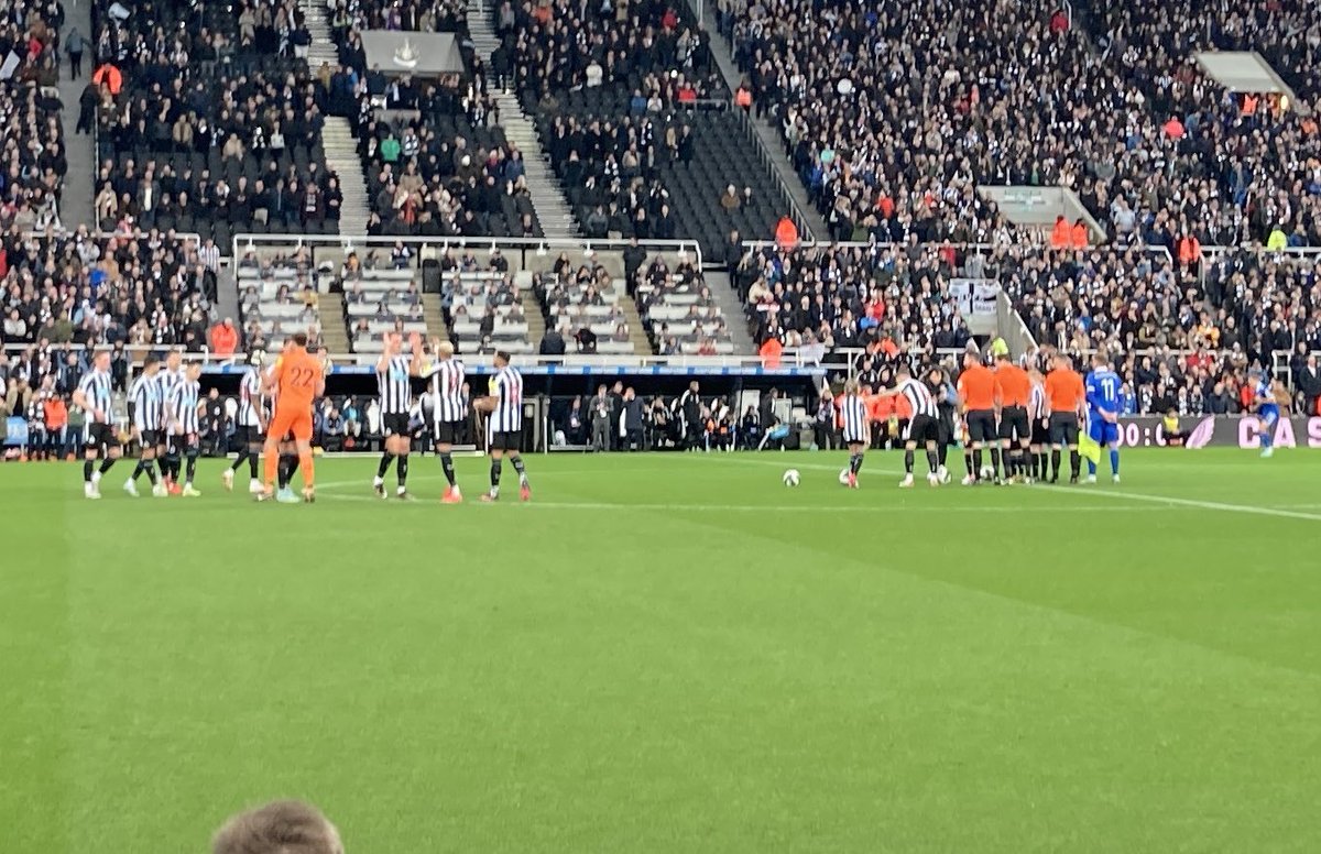 Shirt clash with #NickPope &amp; officials. #nufc