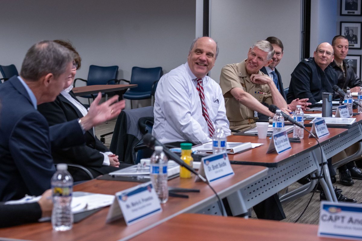 USNavyResearch's tweet photo. We've started off 2023 in a big way with #DVDay! 🤩
Mr. Jay Stefany, Asst. Sec. of the Navy (Research, Development & Acquisition) & his staff received portfolio briefings from each of our departments and #NRE partners @USNRL, ONR Global & @NavalAgility. https://t.co/5WFdqoAecR