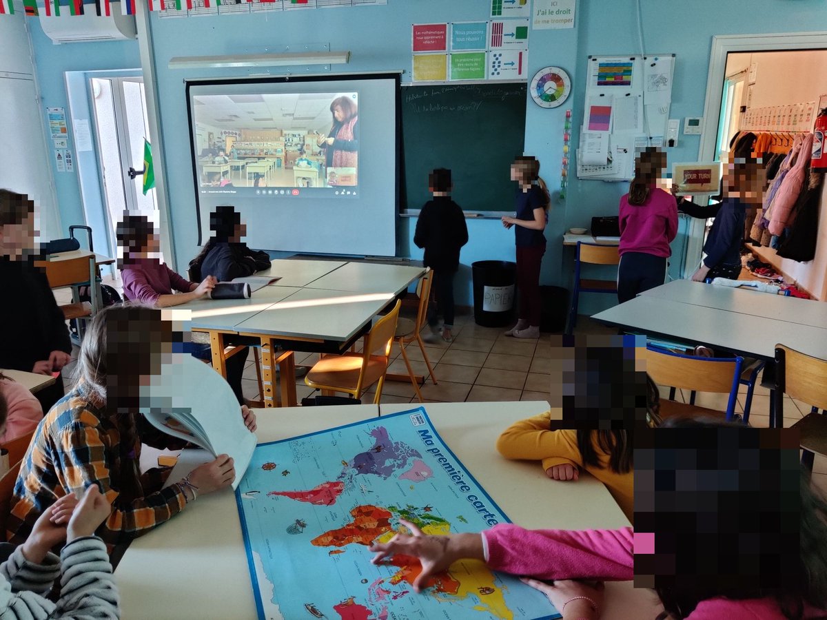 New year, new resolutions? 
Keep the #Mysteryskype one, definitely. 
So today, we're heading to Canada 🇨🇦to play with the students of @MsNihmeysclass 
A great time! 🎉
#MicrosoftEDU #MIEExpert