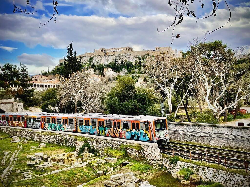 TravelTailorCo's tweet photo. Modern meets Ancient #Acropolis #Athens https://t.co/rK5K3cAHAV https://t.co/aATp7rOC3F