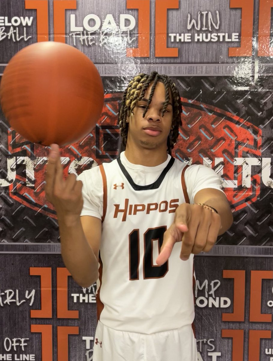 Please vote for our very own #10. Dylon Richardson has been selected as 1 of 10 nominees for the Dave Campbell’s Mr. Texas Basketball Player of the Week Award presented by Chicken Express!   Voting is open now TexasBasketball.com texasbasketball.com/mr-texas-baske…🏀🏀🧡🧡