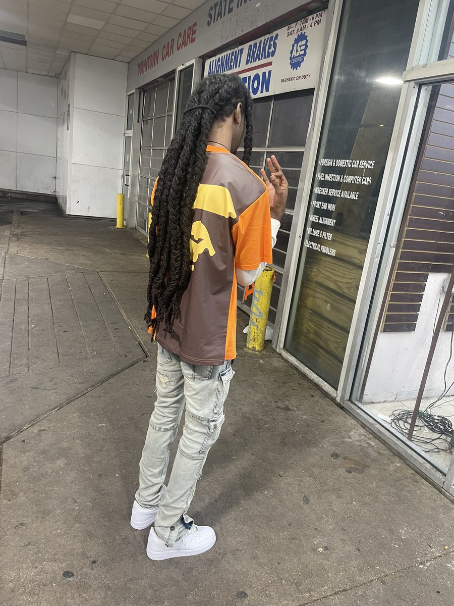 MrShakeBacc__'s tweet photo. Gotta monkey on my bacc 🐒 Nah forreal 🕯 https://t.co/SVNW026dhM