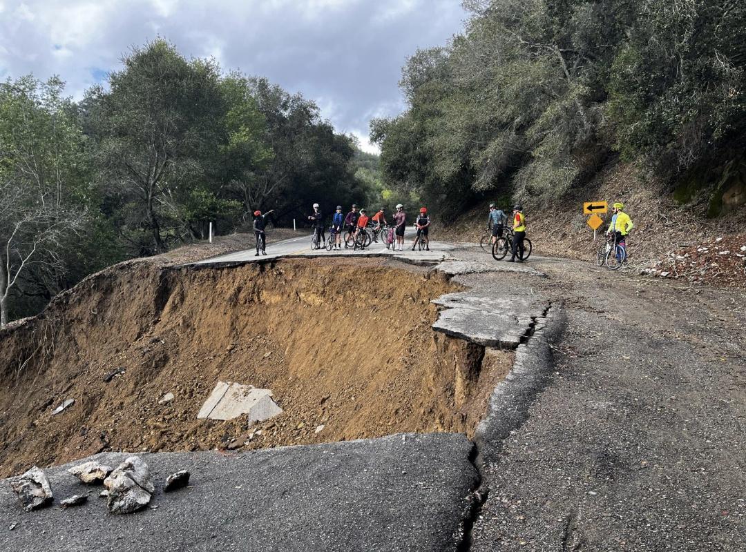 mateosfo's tweet photo. Bay Area biklings: If you've been hesitant to ride Redwood Road, now's the time. It won't get any better than this. https://t.co/8uNuoHpONs
