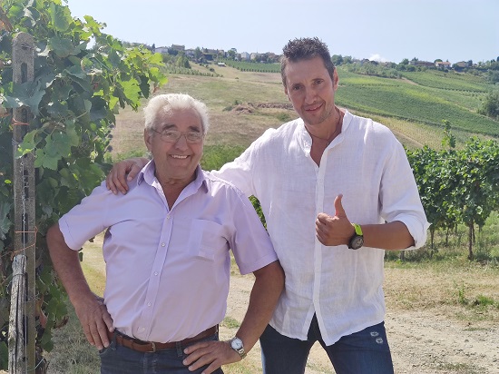 MauroBertolli's tweet photo. Scopriamo il Pinot Nero Spumante 2278 dedicato da Marco Maggi alla figlia Vittoria
E' un Metodo Martinotti
L'articolo completo al link:
https://t.co/Qqvoor2qdY
#PinotNeroSpumante2278 #MarcoMaggi #MetodoMartinotti #OltrepoPavese #MaggiFrancesco
#PinotNero #CannetoPavese #ExtraDry https://t.co/fBtw5Pdn3M