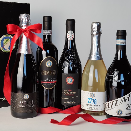 MauroBertolli's tweet photo. Scopriamo il Pinot Nero Spumante 2278 dedicato da Marco Maggi alla figlia Vittoria
E' un Metodo Martinotti
L'articolo completo al link:
https://t.co/Qqvoor2qdY
#PinotNeroSpumante2278 #MarcoMaggi #MetodoMartinotti #OltrepoPavese #MaggiFrancesco
#PinotNero #CannetoPavese #ExtraDry https://t.co/fBtw5Pdn3M