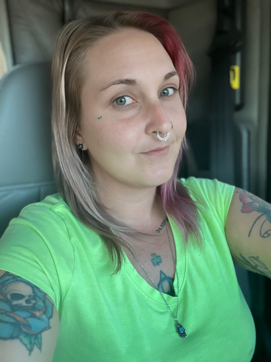 EyesFaerie's tweet photo. Am I still cute with #nomakeup Also I’m tired of the red! What color should I do next? Let me know in the comments! #newhair #pickacolor #onlyfansgirl #onlyfansbabe #onlyfans #TruckDriver #trucker #contentseller #SellingContent #INK https://t.co/PfBiJYUAO1