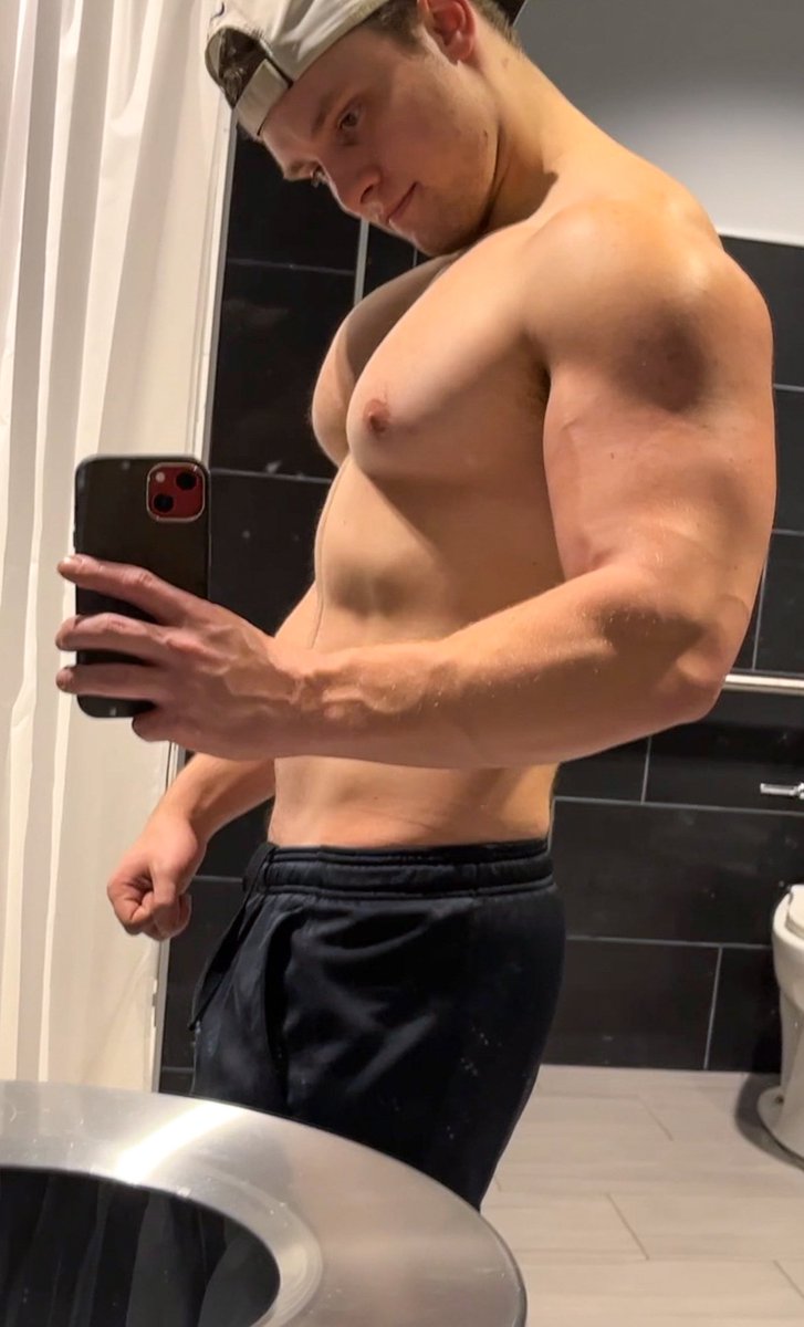 ljulee98's tweet image. Boob update