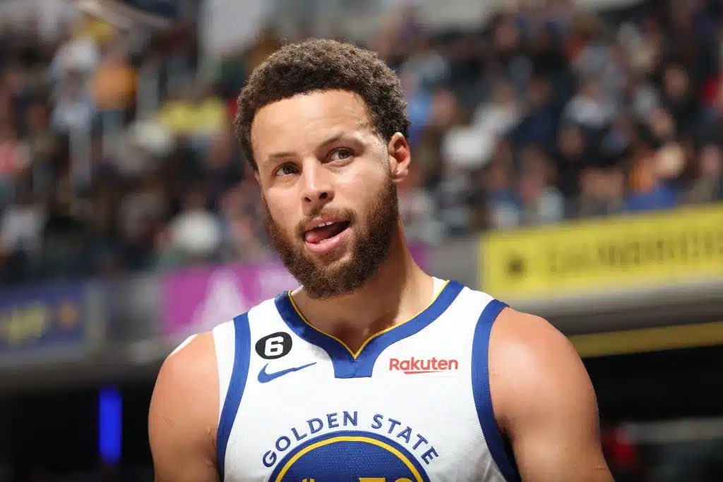50NuancesDeNBA's tweet photo. 🚨 C’EST OFFICIEL ❗️

STEPHEN CURRY JOUE CE SOIR ✅

IL EST DE RETOUR 🔥 https://t.co/zEe65TZc6M
