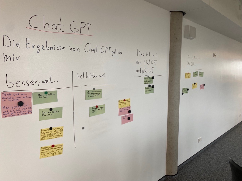 ChatGPT diskutiert. Wieder eine tolle Zusammenarbeit im Team mit meinem Kollegen  <a href="/SvenAverkamp/">Sven Averkamp</a> . #ChatGPT #helmutschmidtschule #Medienkompetenz #zeitgemäßeBildung #agilesarbeiten