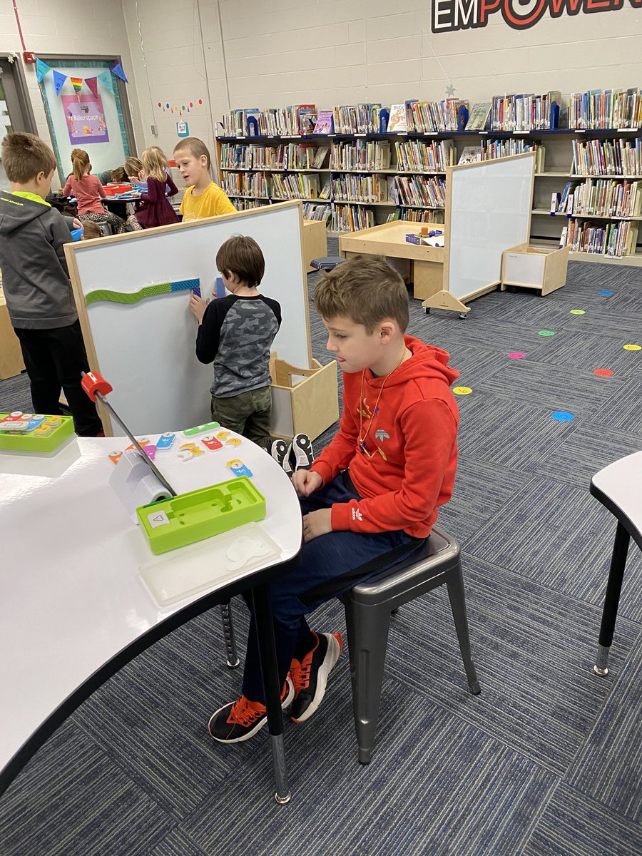 mrswinkle1st's tweet photo. Room 17 ❤️’s The Hub! 

@Creeksidetweet #WEareLakota #NeedToSucceedCECS https://t.co/vUFSPQPvVa