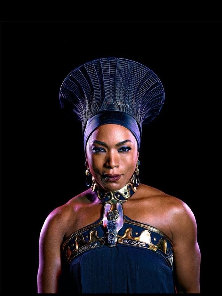 tracklist's tweet photo. 🚨 Angela Basset venceu o #GoldenGlobes na categoria "Melhor Atriz Coadjuvante em Filme" por seu papel em "Pantera Negra: Wakanda para sempre". https://t.co/PiWcmsuWiG