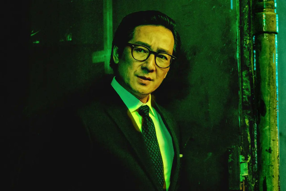 GeeksOfColor's tweet image. Ke Huy Quan wins the Golden Globe for Best Supporting Actor - Motion Picture for his performance in 'Everything Everywhere All At Once'. #GoldenGlobes