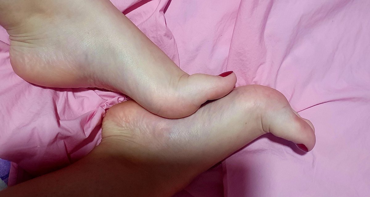KrisFlores102's tweet photo. Helloo. I sell feet pic. If you're interested.. dm me😊😊 https://t.co/DWjlRpSqGX