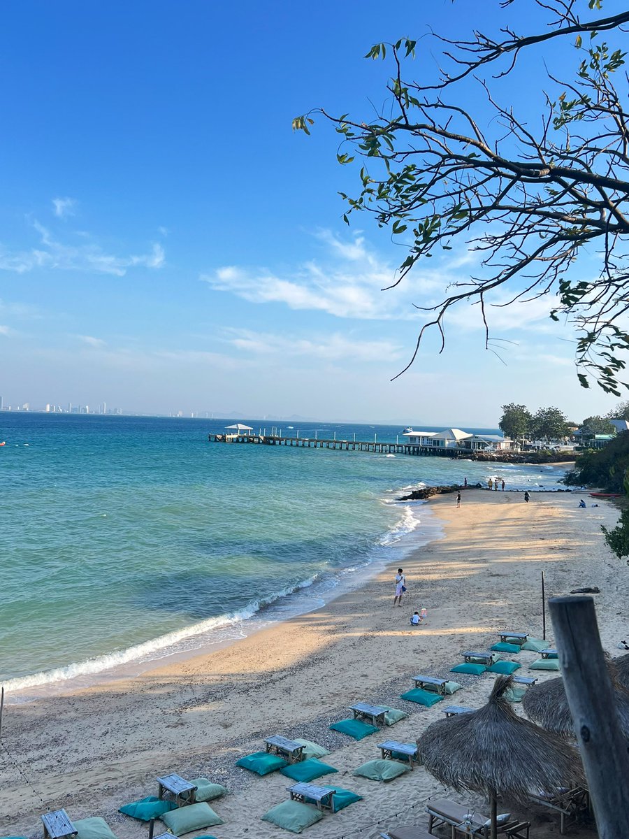 cecejamero's tweet photo. itβs only our first week back but iβm already missing the beach π₯² #countingtheweeks https://t.co/BeecBo5FF4