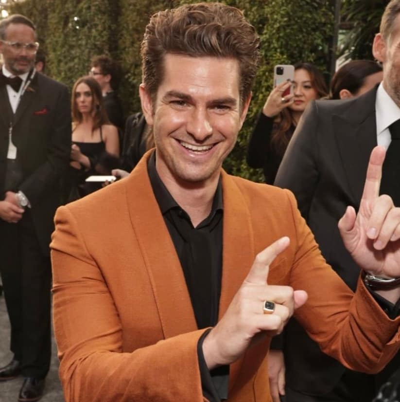 lacinestacion's tweet photo. Andrew Garfield ya está en la alfombra roja de los Globos de Oro. 🧡 Está nominado a Mejor Actor en una Miniserie por su trabajo en 'Por mandato del cielo'. https://t.co/dDIs3ebzO2