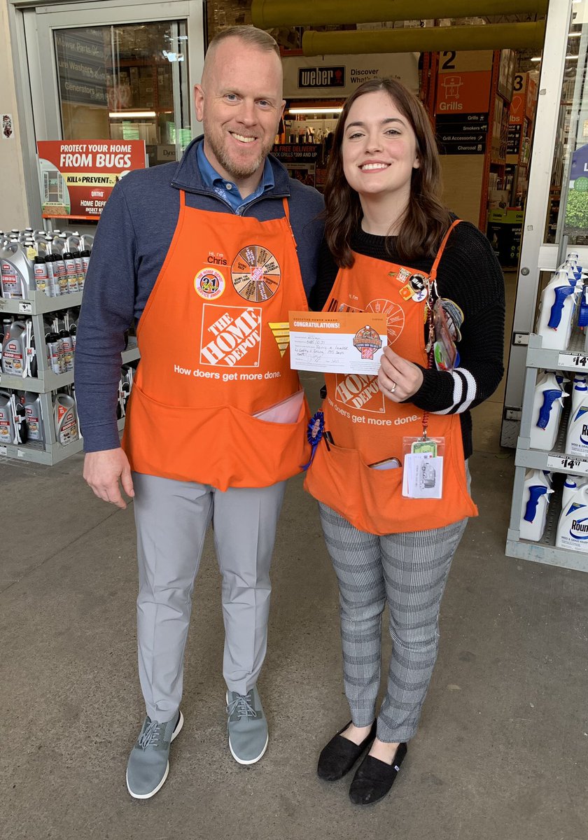 Brandi6371's tweet photo. Amazing walk today at #485 with our Western Division President Chris Berg! Congratulations to Jillian and Jeff for receiving an executive award from Chris!

 @Edmond0485 @NagyAndrew @ShawnMinkner @craigp0453 @aboutthepigskin 

#CelebrateYou
#PMDPeopleFirst 
#FearUs485 https://t.co/xvon1H4Us0