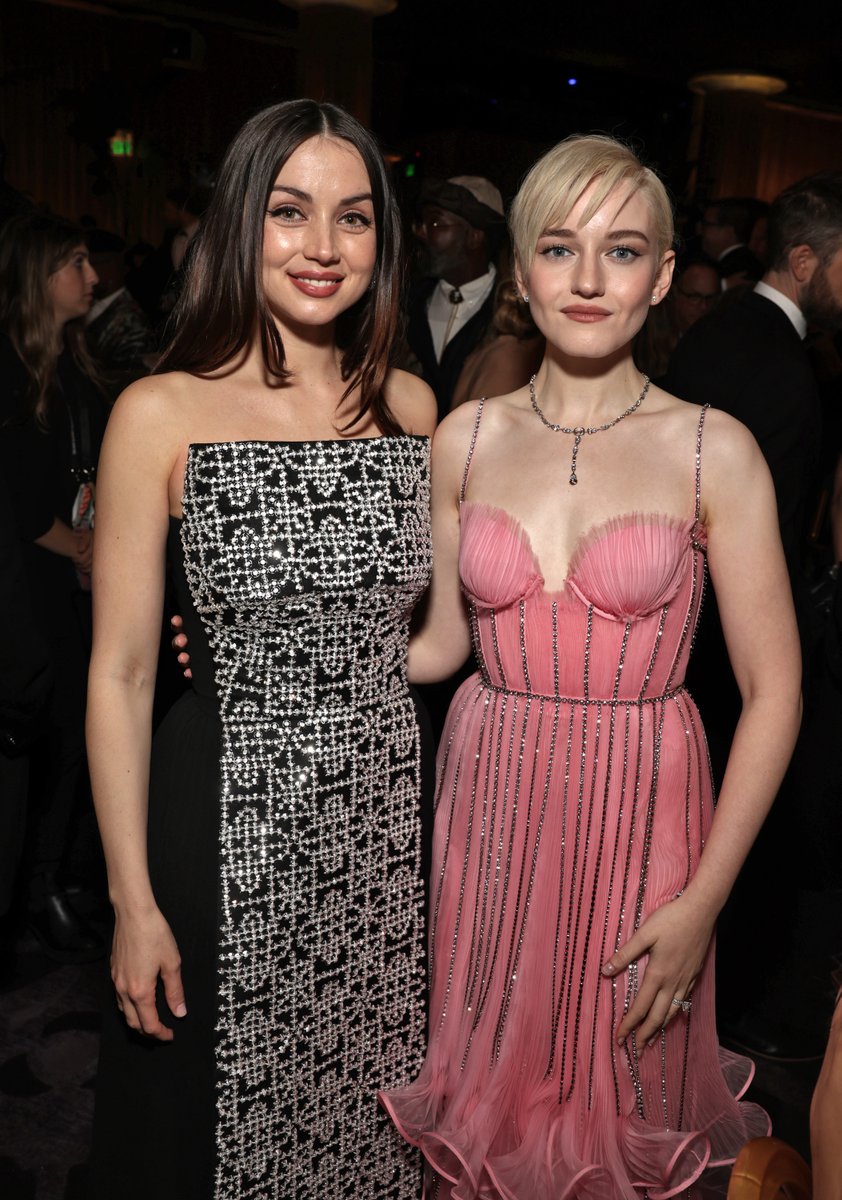 ana de armas archive (fan acc) on Twitter: "RT @etalkCTV: A joint slay