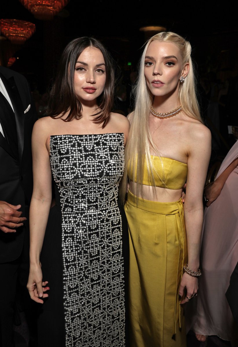 ana de armas archive (fan acc) on Twitter: "RT @etalkCTV: A joint slay